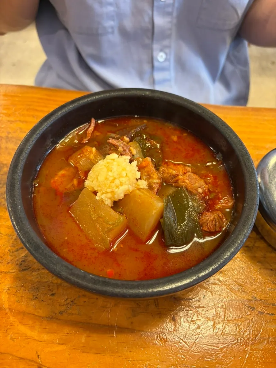Close-up of the kkakdugi side dish bowl