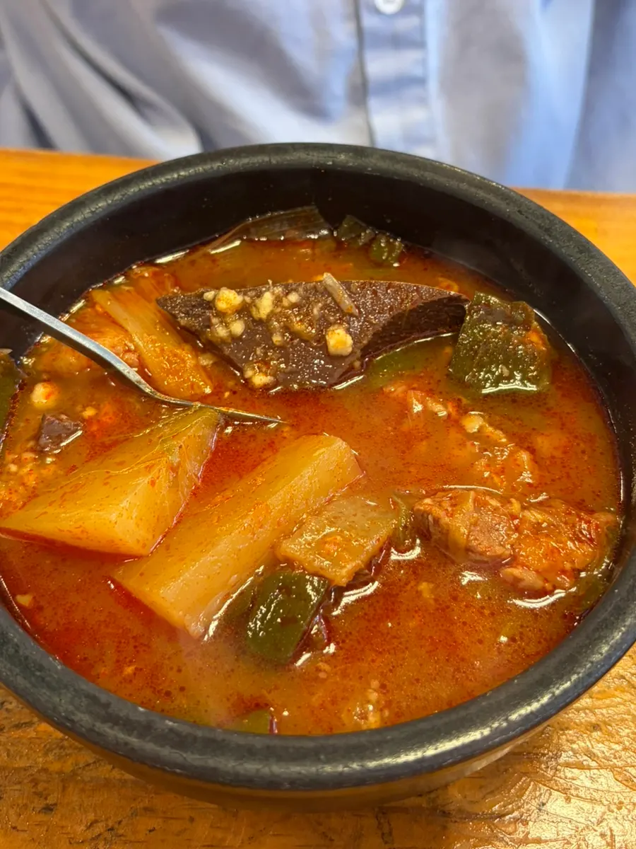 Close-up of ttaro-gukbap with sundae and scallions