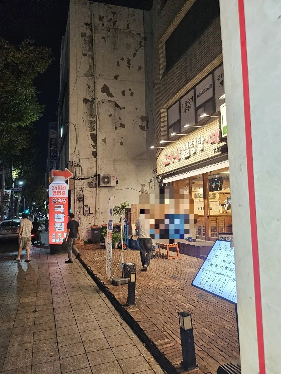 밤 10시 손님이 많은 한우장 내부
