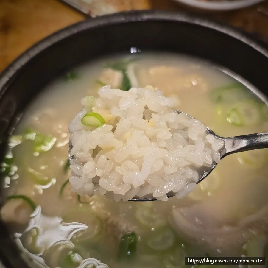 Close-up of the rich yangtang broth