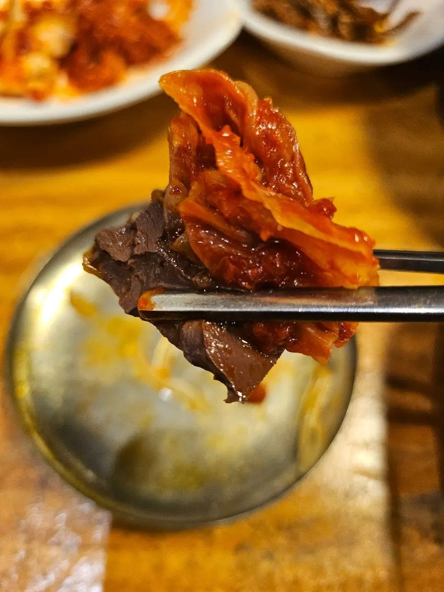 선지가 큼직하게 들어간 특따로국밥