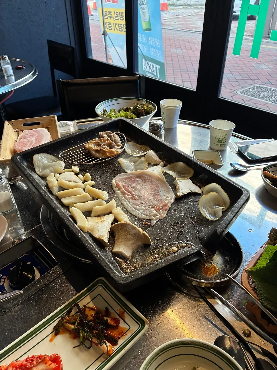 Jaeraegi (young radish kimchi) refilled three times