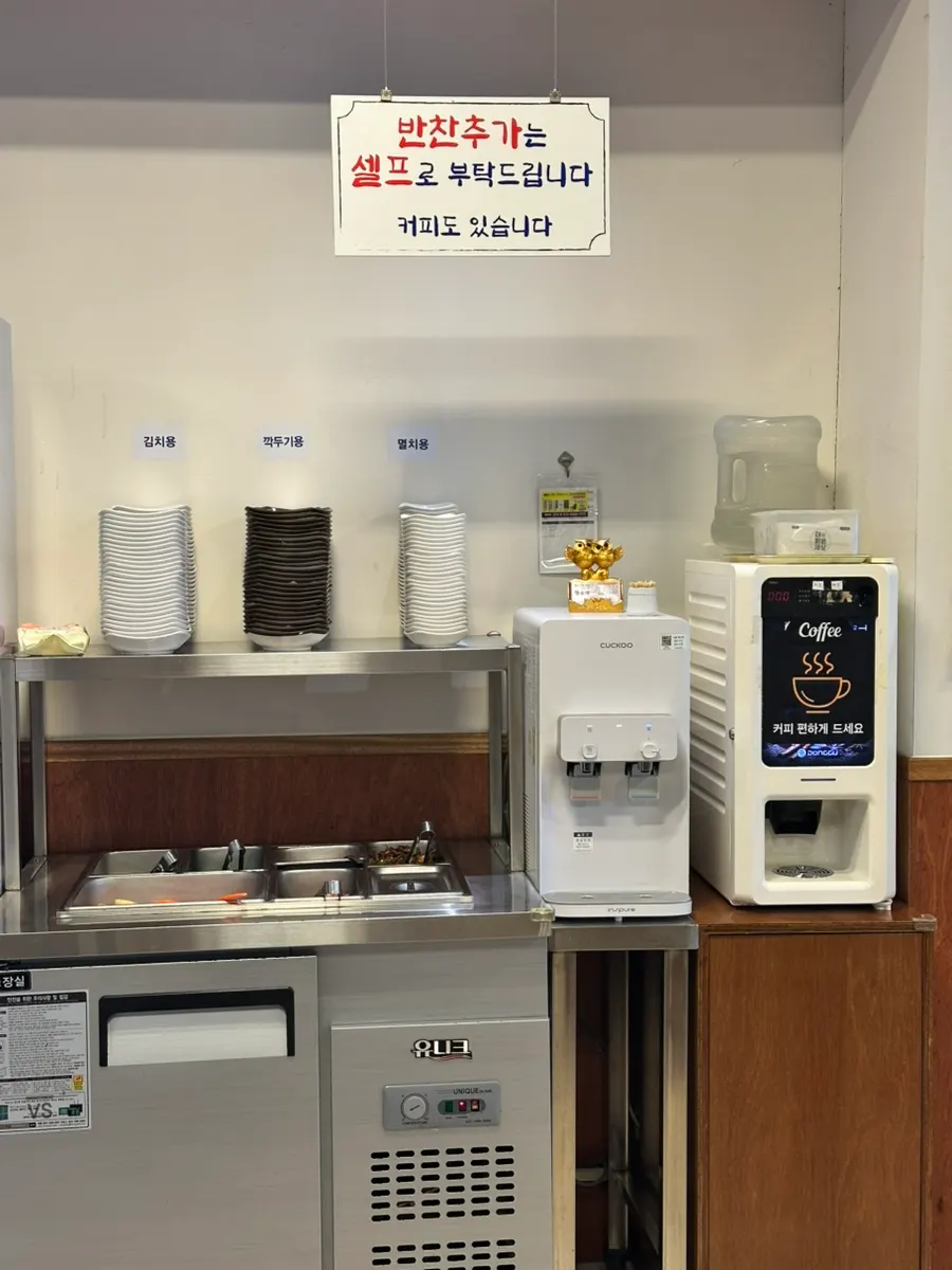 테이블이 많은 한우장 넓은 홀