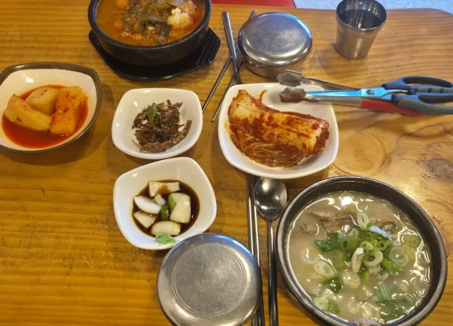Full table of gukbap set out