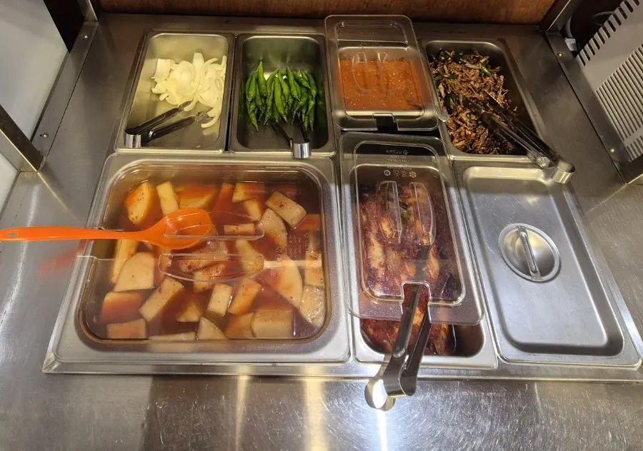 Self-serve bar for extra side dishes