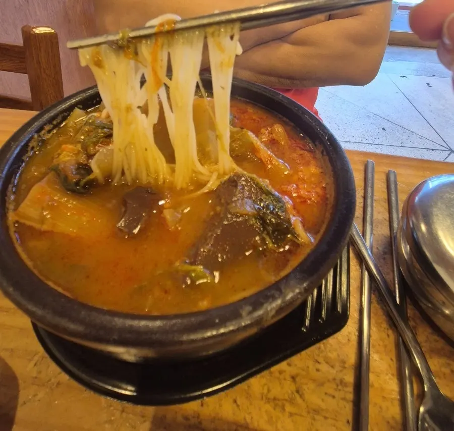 Somyeon sari noodles added to the special ttaro-gukbap
