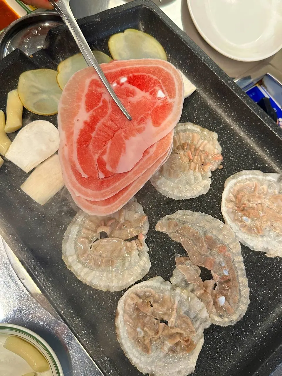 Suyeong Naengsam frozen pork dinner spread