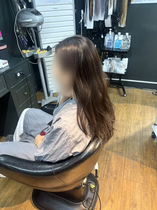 뿌리가 자란 염색 전 모발
