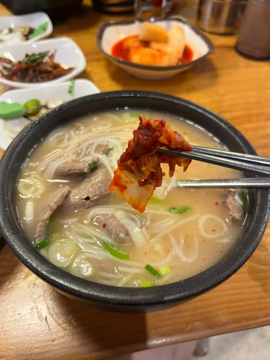 Spicy broth with dagadagi stirred in