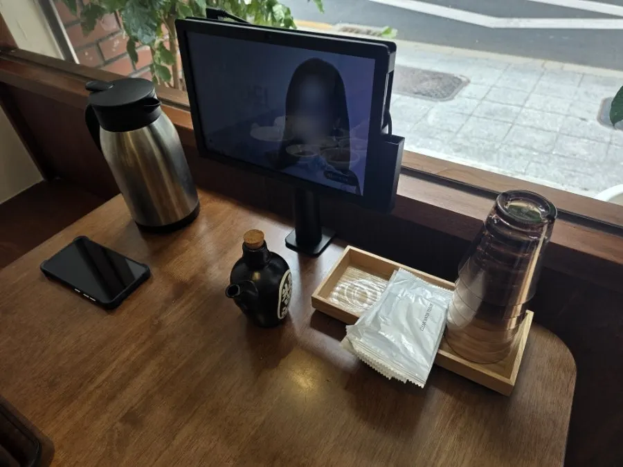 校洞深山菜包肉店内相关场景