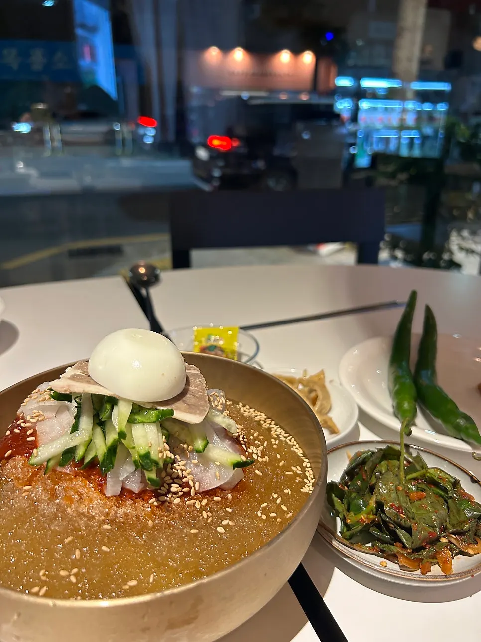 태경옥 기본찬과 일회용 겨자·식초