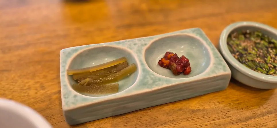정갈하게 차려진 한식 밑반찬