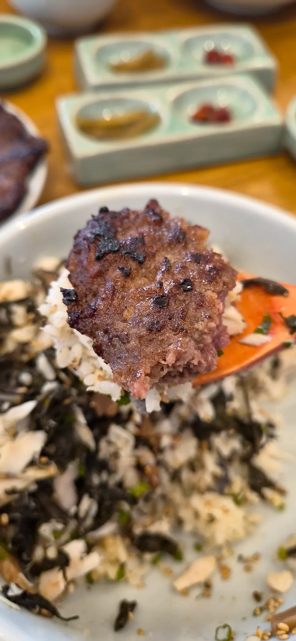 삼치곤드레밥과 떡갈비 한식 상차림