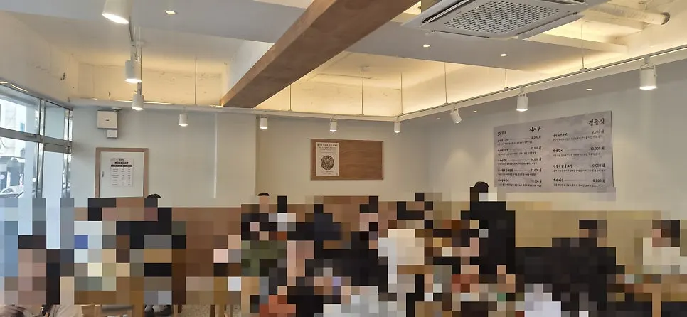 다양한 한식 메뉴 식사