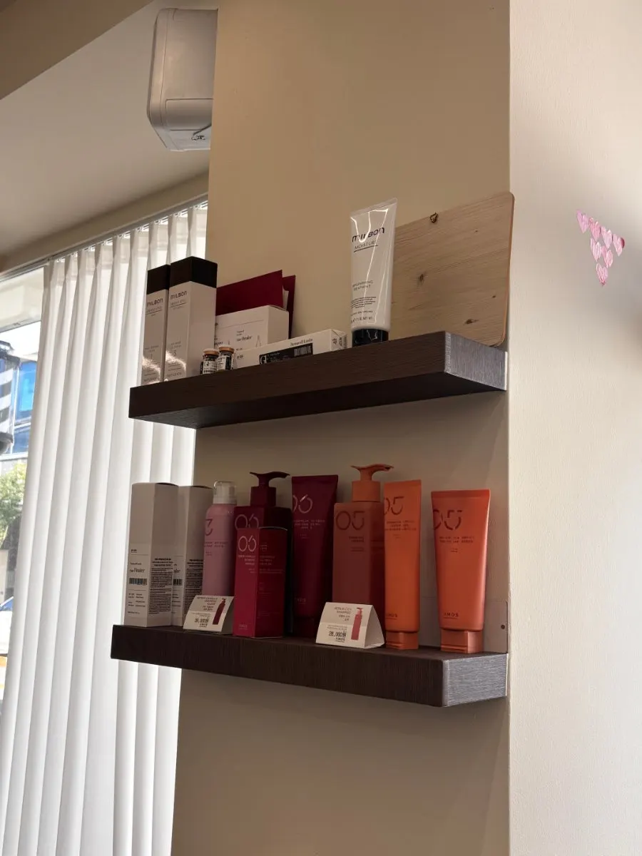 Hair product display inside Momentium