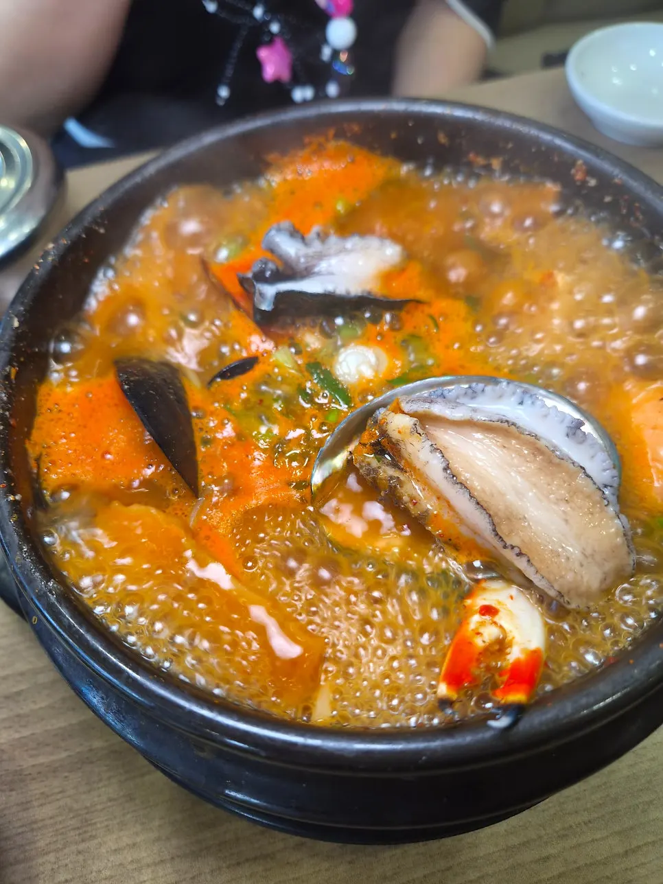 Broth of the live abalone seafood stew without cheonggukjang