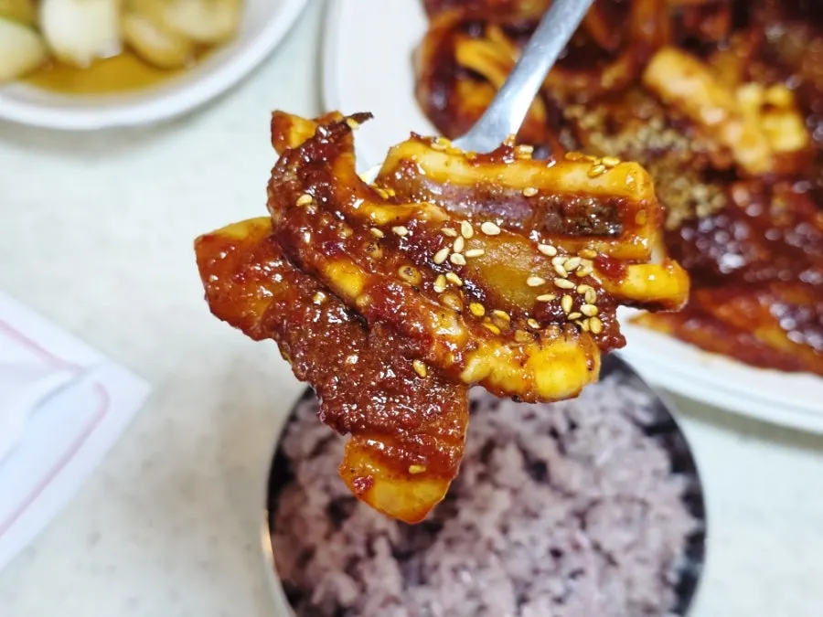 Stir-fried squid cooked in special sauce