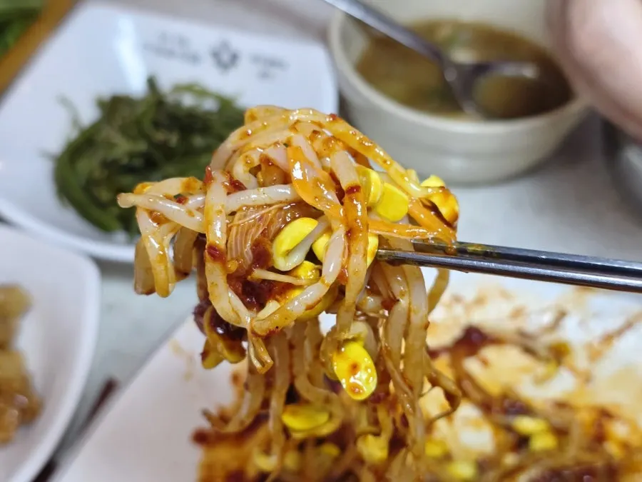 Stir-fried squid eaten with rice