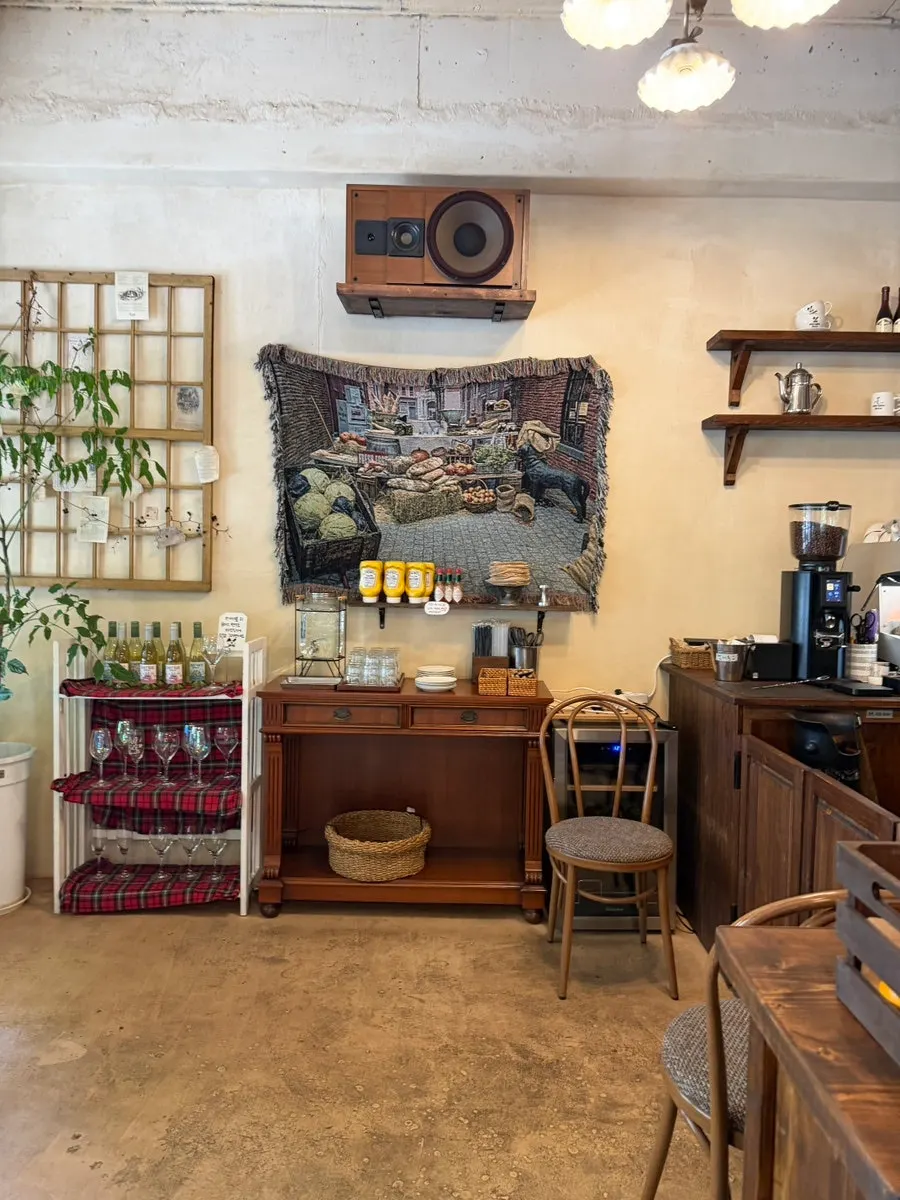 Café seating with arched windows