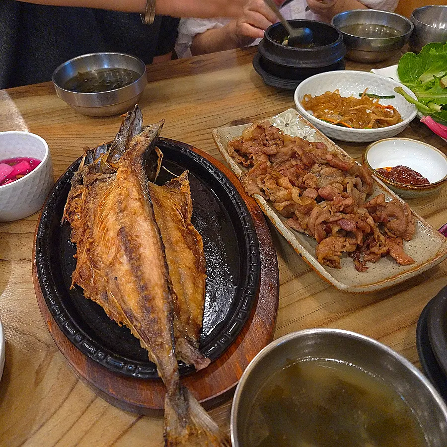 Korean meal spread for a family outing