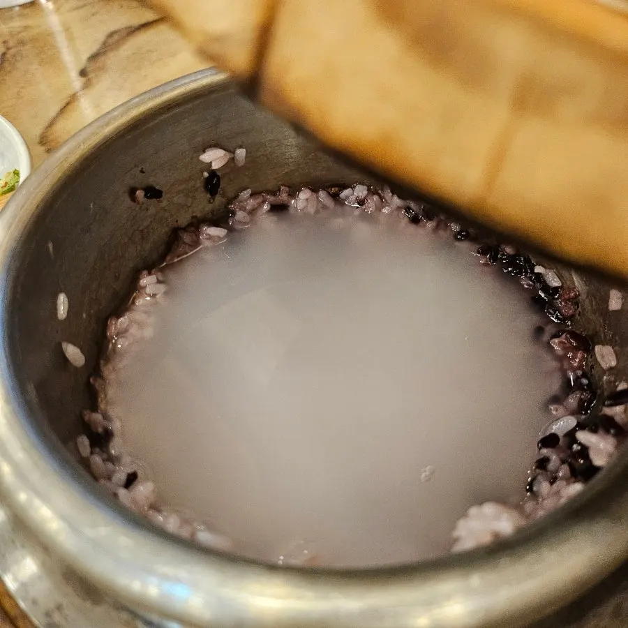 Thick grilled mackerel with stone-pot rice