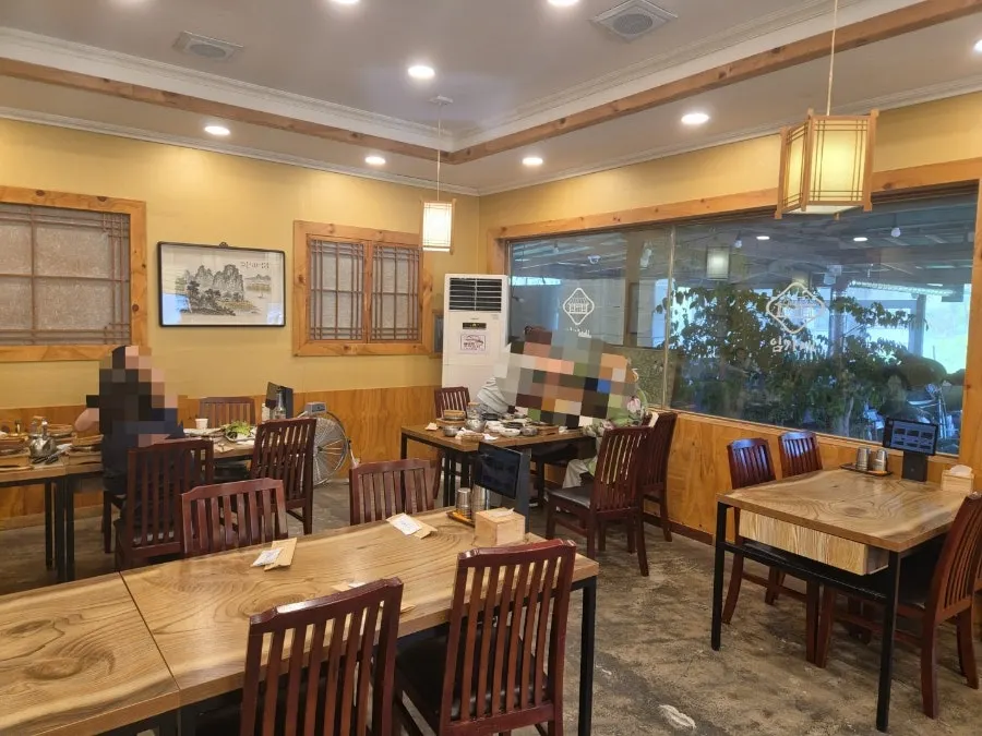 Waiting area at Imga-ne Ureong Ssambap