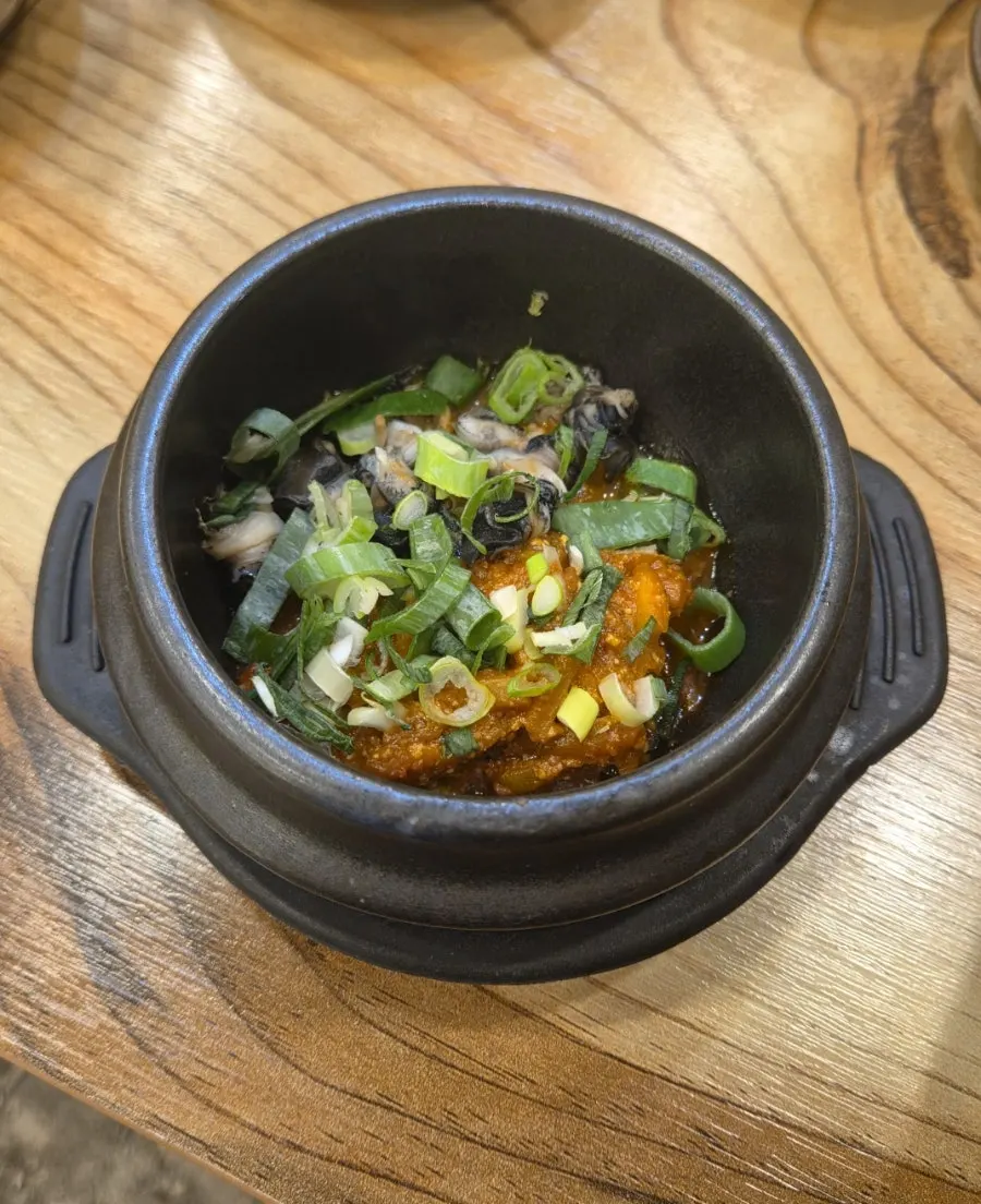 Set meat dishes eaten with wraps