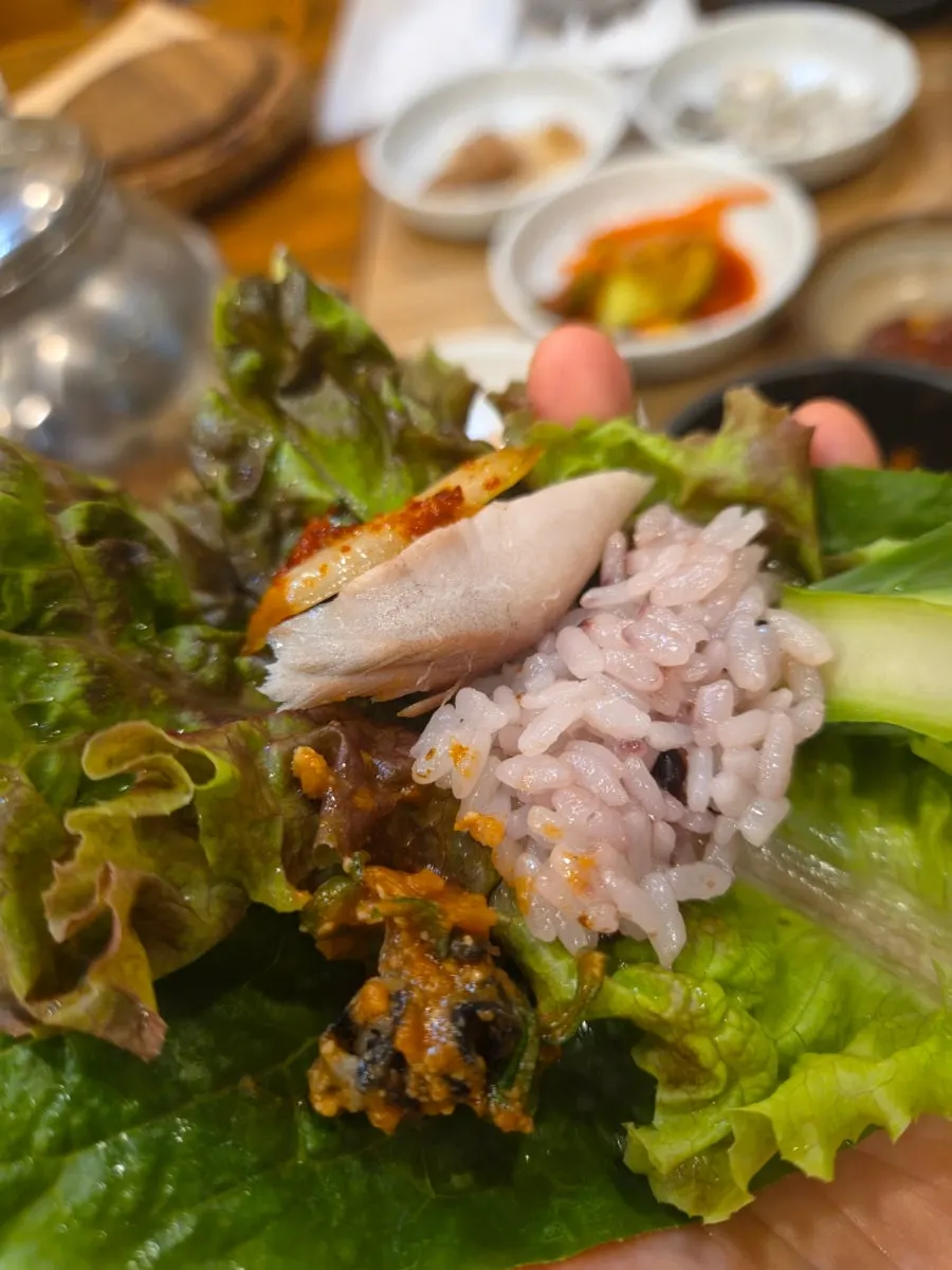 Group meal at Imga-ne Ureong Ssambap near Palgongsan in Daegu