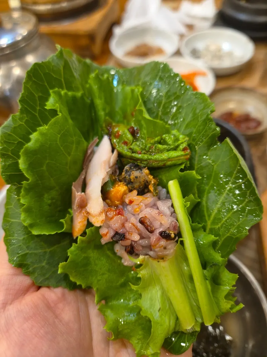 Group meal at Imga-ne Ureong Ssambap near Palgongsan in Daegu