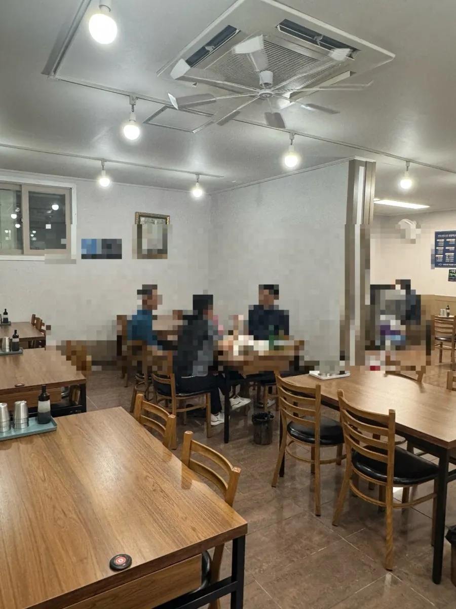 한잔먹고 가자미 매장 내부 좌석