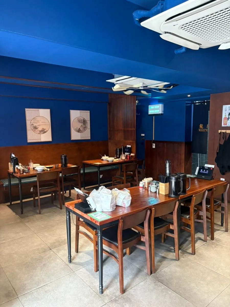 Table seating at Ryusenso Beomeo Branch