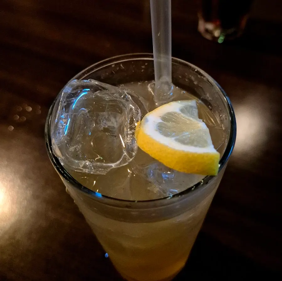 Lemon highball with lemon slices and ice