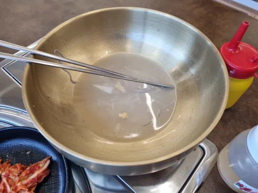싹 비운 냉면 그릇