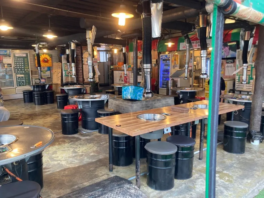 Hall seating connected to the outdoors at Daraewon Makchang