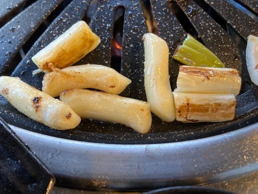 Makchang and pork belly together on the grill