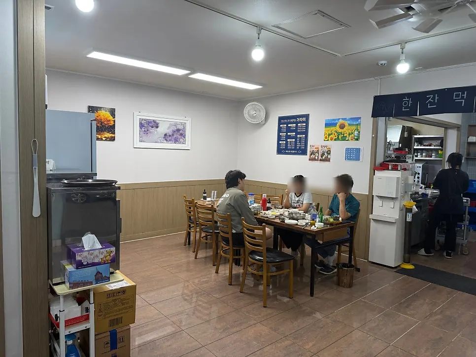 횟집 상차림 준비 모습