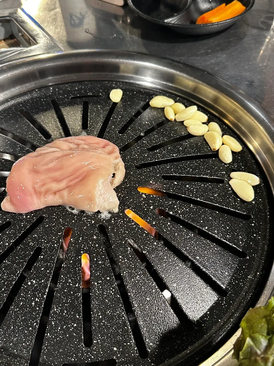 구워 먹는 한우소막창과 불판