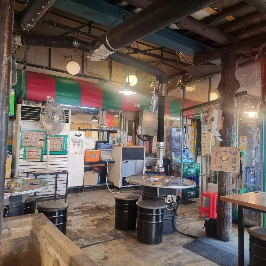 Seating inside Daraewon Makchang