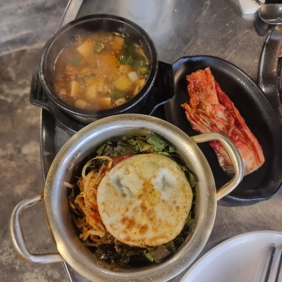 Yangpuni bibimbap topped with an egg