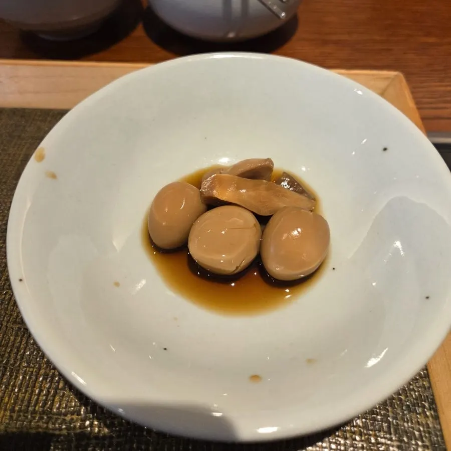 황태무침을 포함한 정갈한 밑반찬
