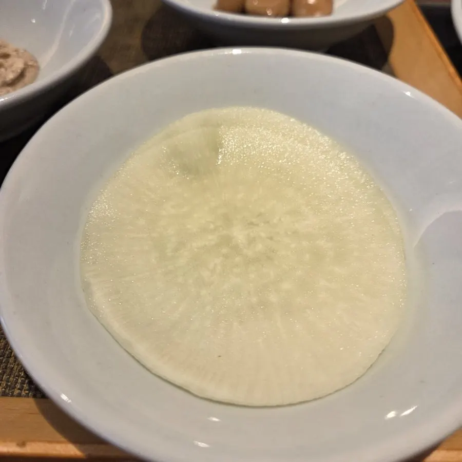 한식 식사의 여러 가지 밑반찬