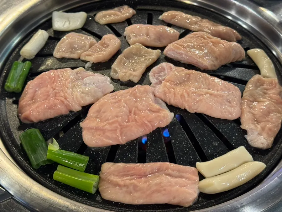 Rice cake, onion, and green onion grilled alongside the makchang