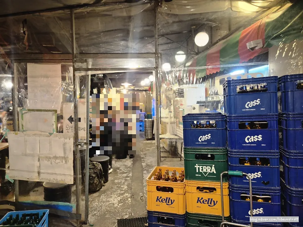 Old-school interior of Daraewon Makchang
