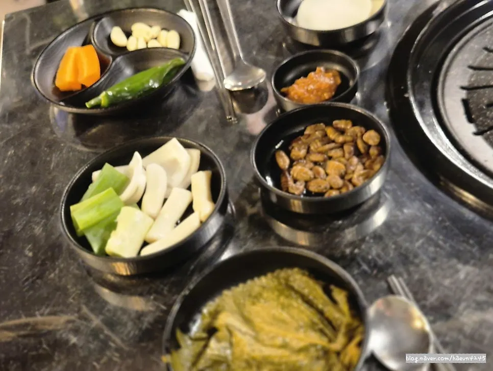 Full spread of basic side dishes at Daraewon Makchang