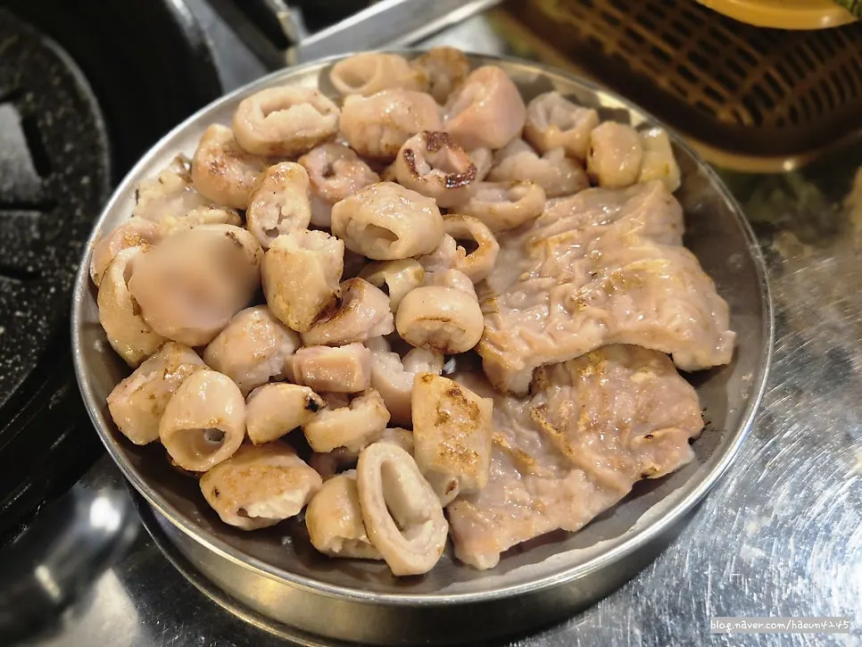 Plate of ordered raw pork makchang, three servings