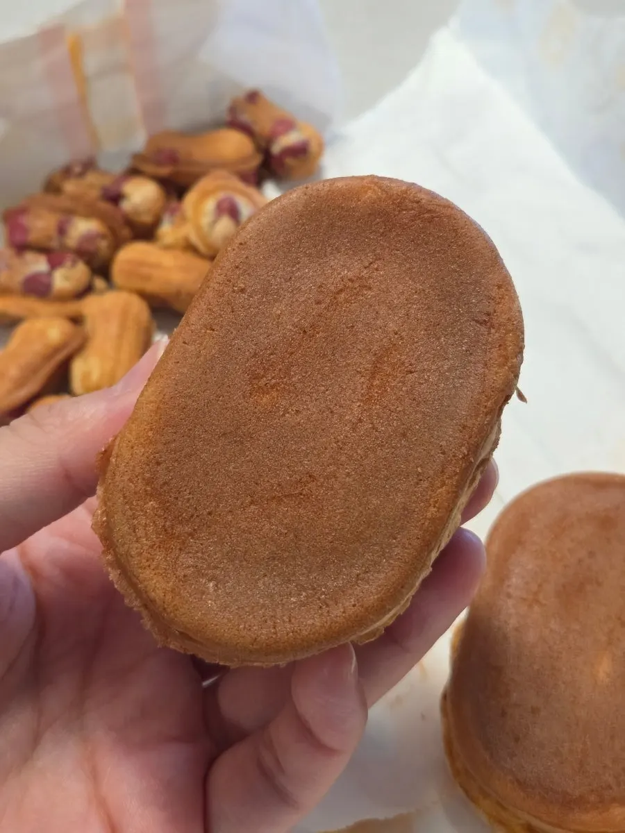 포장해온 계란빵 두 개