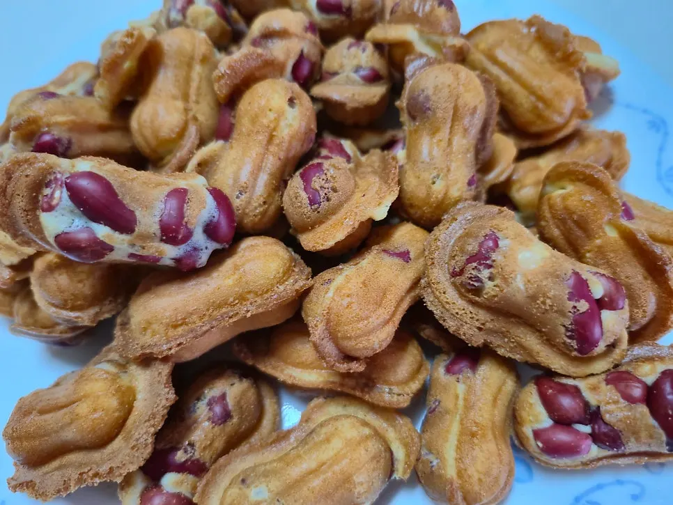 Cross-section of peanut bread showing the nutty peanuts inside