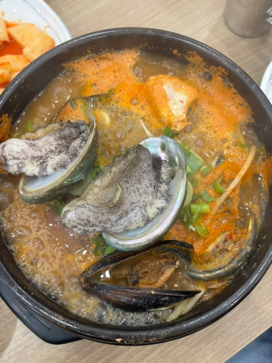 활전복 청국장 해물뚝배기와 해물뚝배기