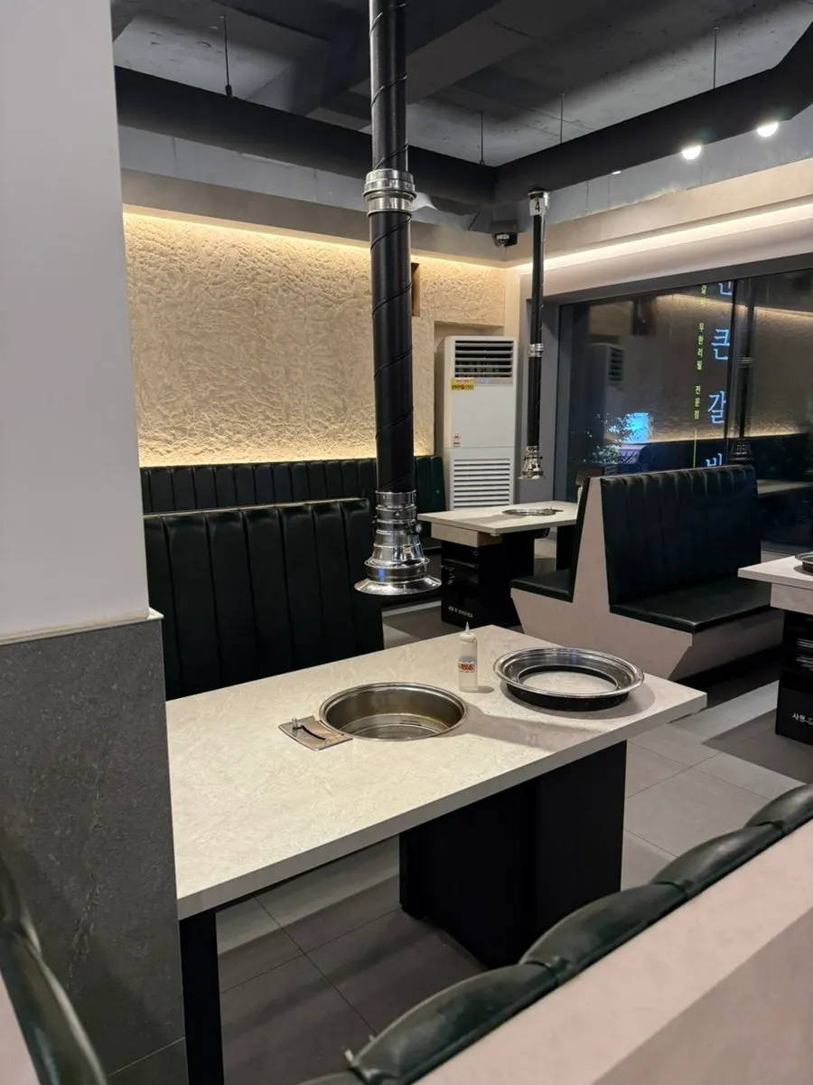 Clean and tidy interior of Gankeun Galbi Seongseo Branch