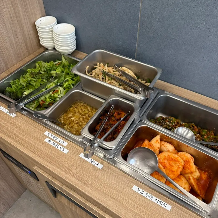 Self-serve bar for grabbing extra banchan